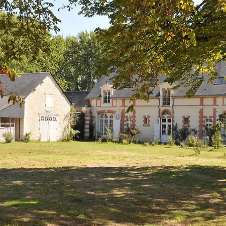 Camping Emplacement De A La Pompadour Avec Eau Et électricité Privatives *