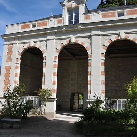 Emplacement De A La Pompadour Avec Eau Et électricité Privatives Brain-sur-Allonnes